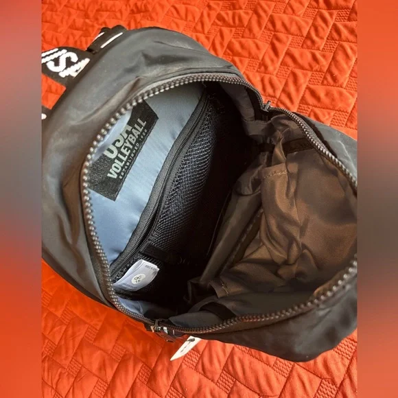 🚨4/$20 Sale!🚨 Mini Adidas backpack (Purse size) NWT USA Volleyball - Picture 4 of 5